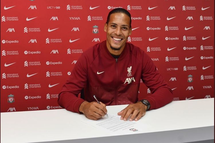 Bek Liverpool Virgil van Dijk memperpanjang masa baktinya bersama kubu The Reds dengan menandatangani kontrak baru hingga Juni 2023.