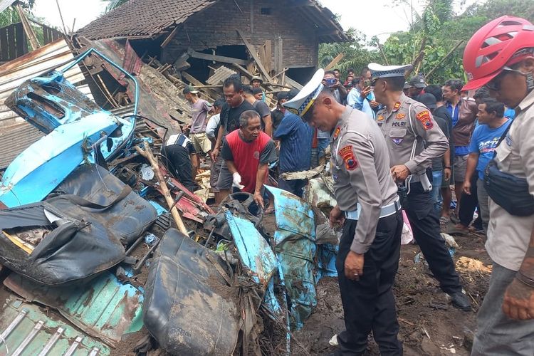 Dugaan Penyebab Kecelakaan Purworejo, Truk Tabrak Angkot, 10 Orang Tewas