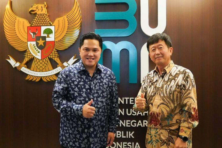 Menteri BUMN Erick Thohir melakukan pertemuan dengan Presiden Direktur PT Krakatau Posco Kim Kwang Moo membahas peningkatan kerja sama antara Indonesia dan Korea Selatan, Jumat (10/12/2021). 