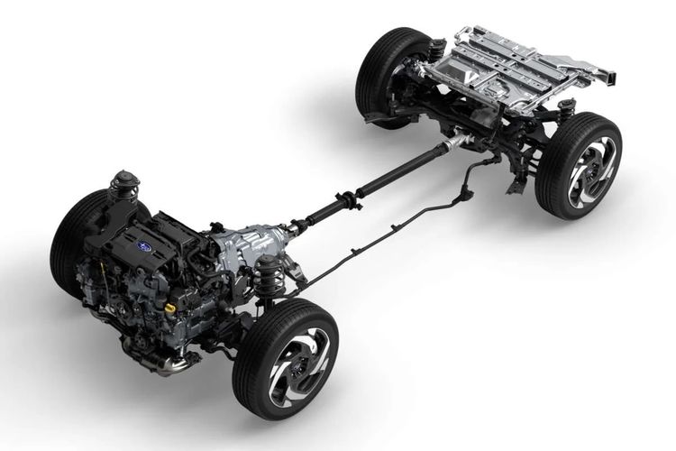 Meskipun teknologi hybrid-nya sama, penggunaan sistem All-Wheel Drive mekanis membedakan Subaru Crosstrek S:HEV  dari sistem E-Four Toyota.