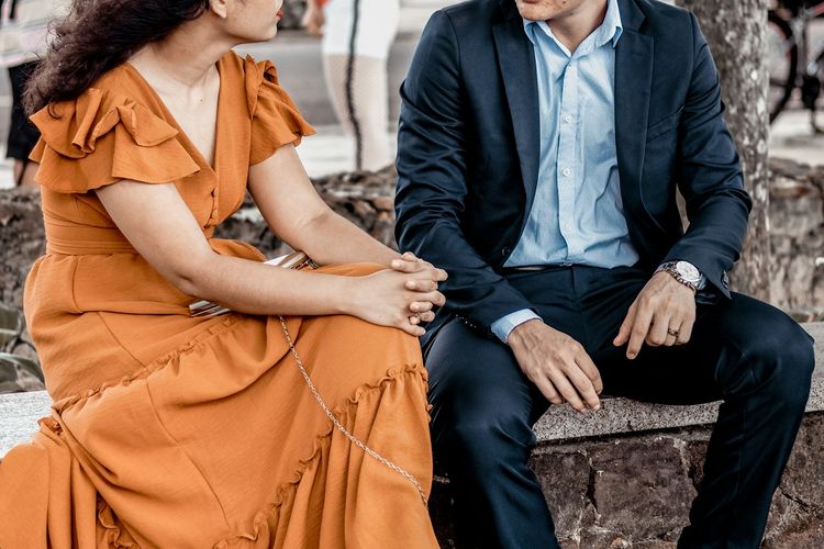 Punya pasangan yang hemat belum tentu pelit. Kenali tanda green flag keuangan yang menandakan dia bisa jadi partner jangka panjang.