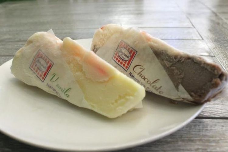 Es Krim Zangrandi varian Tutti Fruti dengan rasa coklat dan vanilla.