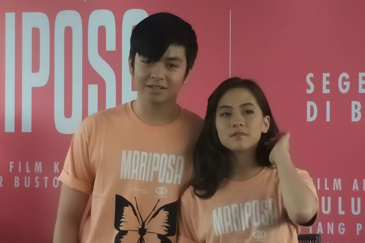 Angga Yunanda dan Zara JKT48 dalam jumpa pers pengumuman pemain Film Mariposa, di RBoJ Kafe, Jakarta Selatan, Jumat (11/10/2019).