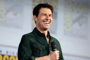 Tom Cruise Akhirnya Raih Piala Oscar Pertama Setelah 45 Tahun Berkarier