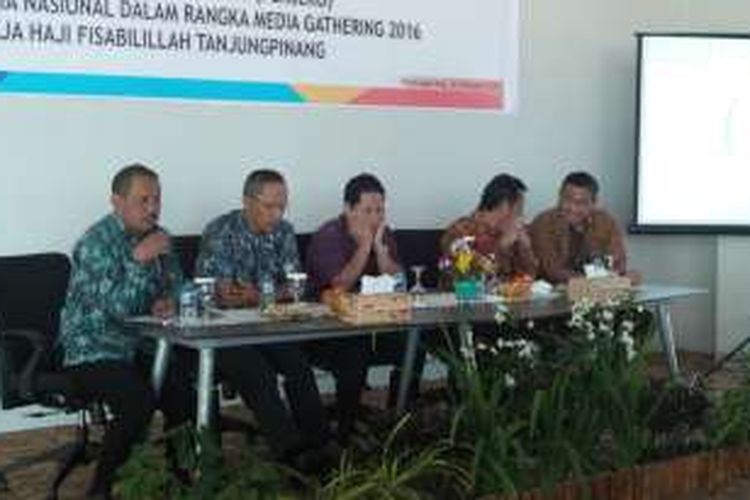 Konferensi pers PT Angkasa Pura II di Bandara Raja Haji Fisabilillah, Tanjung Pinang, Kepulauan Riau Jumat (26/2/2016)