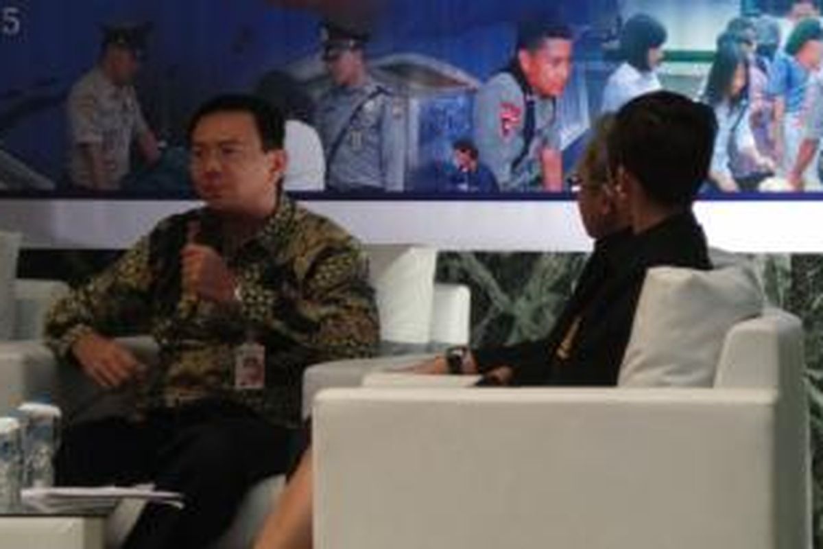 Gubernur DKI Jakarta Basuki Tjahaja Purnama saat menjadi pembicara dalam Seminar Sespimma Polri, di Balai Kota, Kamis (11/6/2015). 