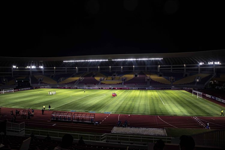 Laga semifinal leg kedua Piala Menpora 2021 diselenggarakan di Stadion Manahan Solo, Minggu - Senin (18-19/04/2021) malam.