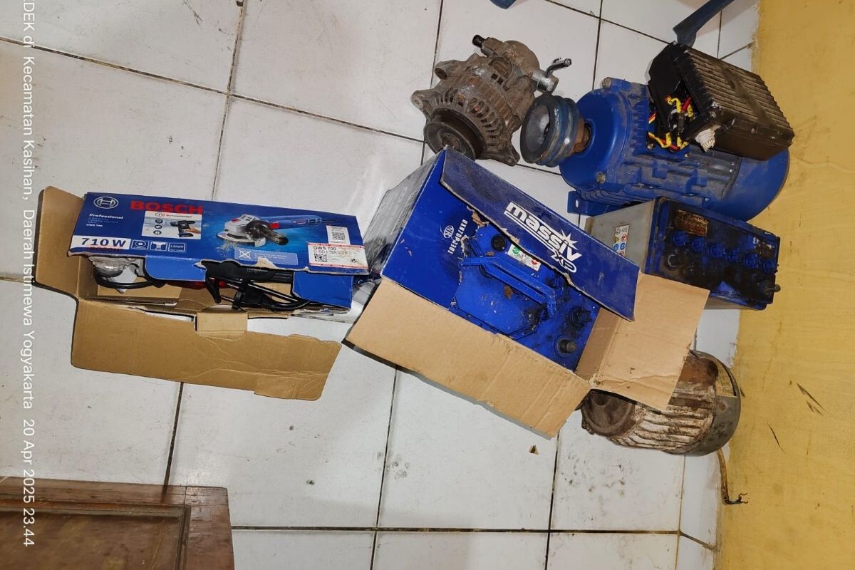 Barang bukti kasus pencurian di Gudang Saos di Padukuhan Gangin, Kalurahan Tamantirto, Kapanewon Kasihan, Bantul, DI Yogyakarta.