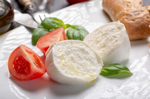 Kenapa Tidak Semua Keju Bisa Leleh Seperti Mozzarella?