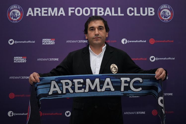 Pelatih baru Arema FC asal Portugal resmi diperkenalkan pada Kamis (20/05/2021) siang.