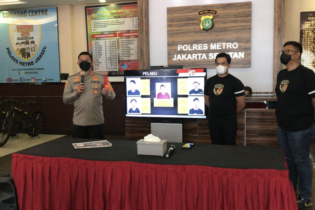Kapolres Metro Jakarta Selatan, Kombes Pol Azis Andriansyah beserta jajarannya menggelar konferensi pers terkait prostitusi anak di bawah umur secara online di Mapolres Metro Jakarta Selatan, Rabu (13/10/2021) siang.