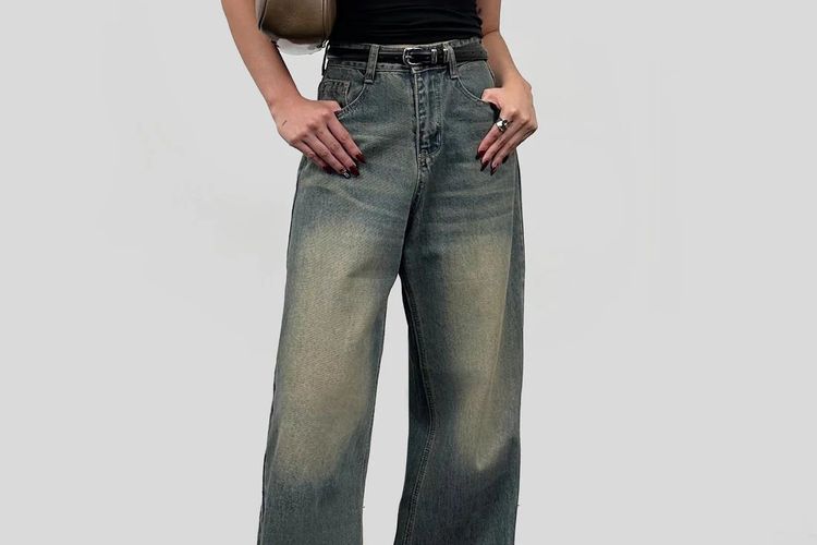 Cari celana jeans lokal berkualitas? Simak rekomendasi brand jeans lokal dengan desain keren dan harga variatif, salah satunya Ecinos.