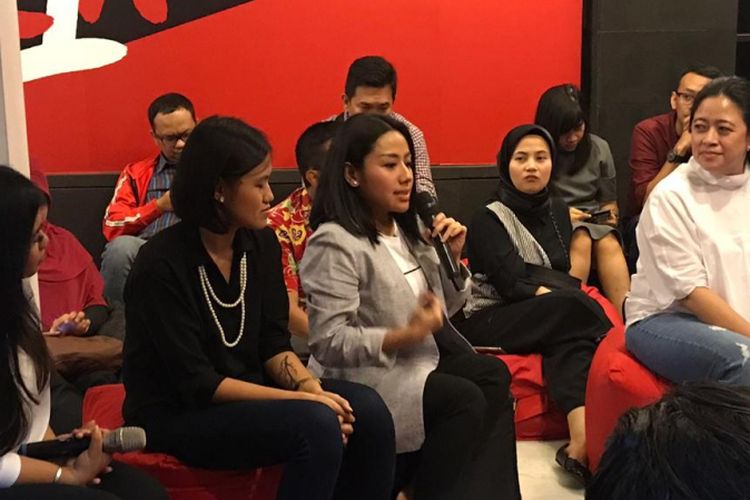 Menjadi pemimpin di dunia balap, pilot, menteri atau pebisnis, kini bukanlah stigma yang tidak umum bagi perempuan.