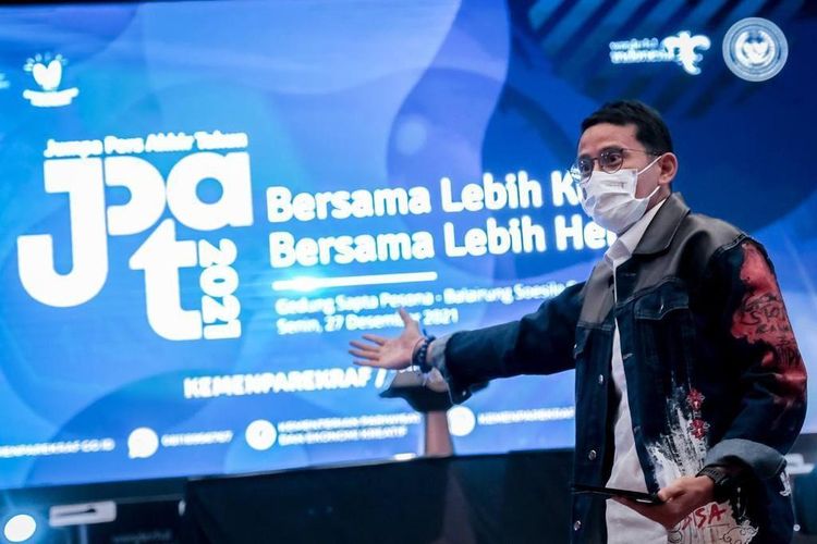 Menteri Pariwisata dan Ekonomi Kreatif (Menparekraf) Sandiaga Uno saat menghadiri Jumpa Pers Akhir Tahun 2021 di Gedung Sapta Pesona, Kementerian Pariwisata dan Ekonomi Kreatif, Jakarta, Senin (27/12/2021).
