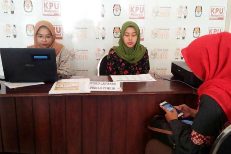 Posko pelayanan pindah memilih dibuka di kantor Komisi Pemilihan Umum (KPU) Jombang. Selain di kantor KPU, posko pelayanan pindah memilih juga dibuka di seluruh kantor PPS, hingga 17 Maret 2019.