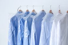 Dampak Buruk Menyimpan Pakaian Menggunakan Plastik Laundry