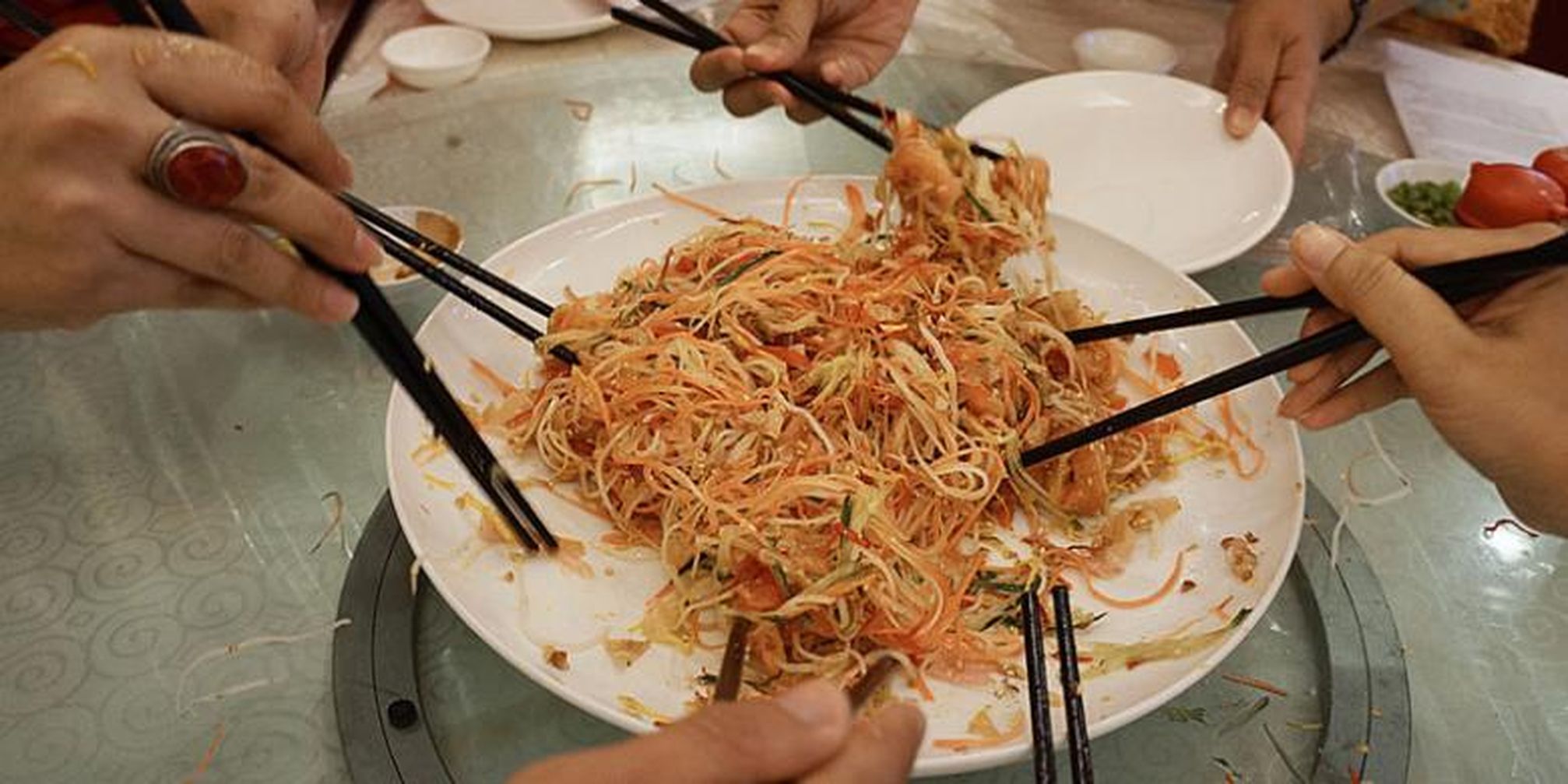 Mengaduk Yu Sheng