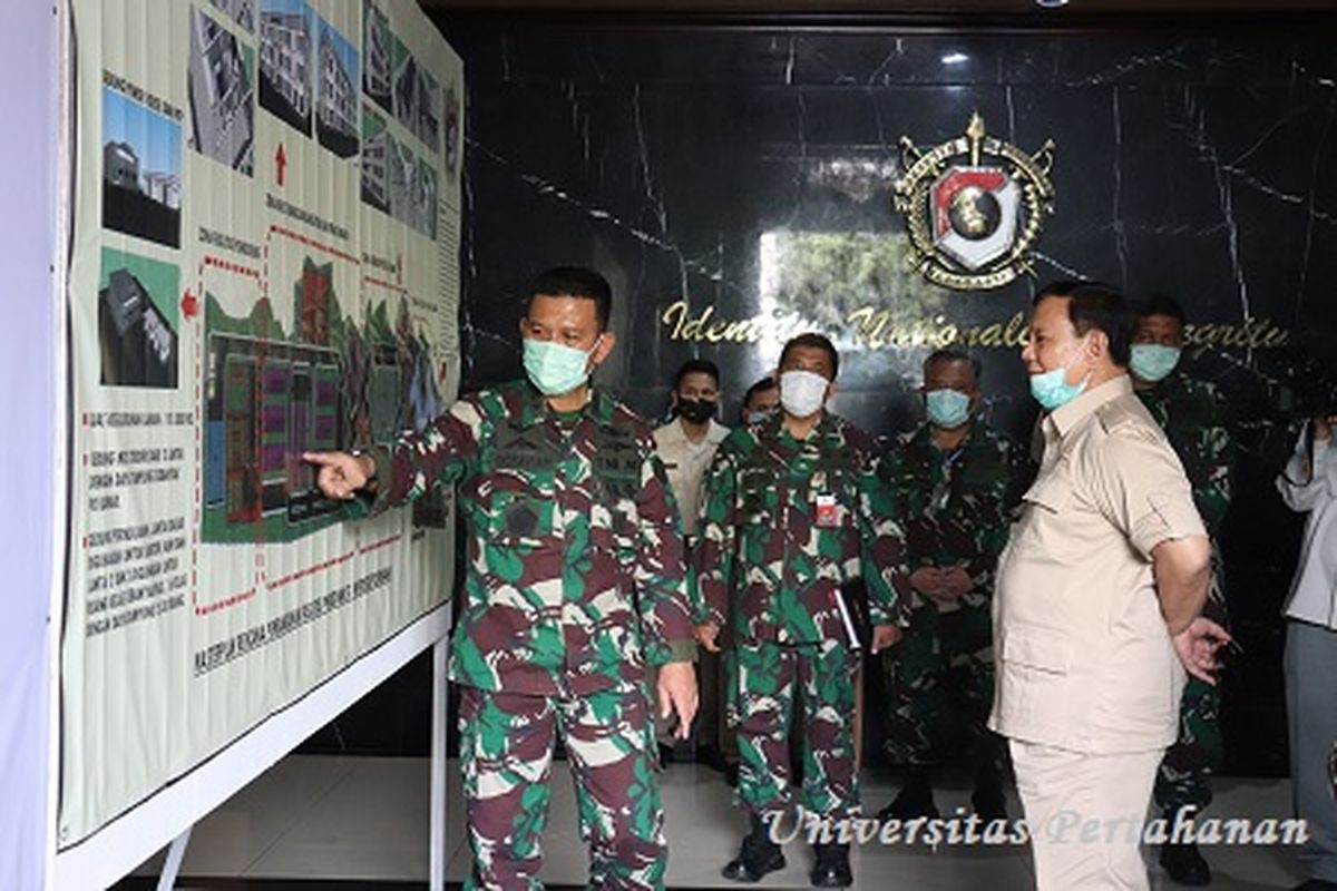 Menteri Pertahanan (Menhan) Prabowo Subianto meninjau persiapan pembukaan Sarjana (S1) Universitas Pertahanan (Unhan) yang berlokasi di di Kampus Bela Negara Unhan, Kawasan IPSC Sentul, Rabu (13/5/2020).