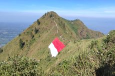 Saat Bendera Merah Putih 79 Meter Dibentangkan di Gunung Andong Magelang...