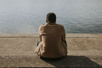 Kenapa Hati Selalu Merasa Sedih Menurut Islam? Ini Penjelasan dan Solusinya