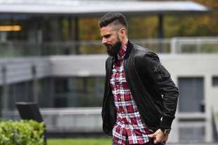 Penyerang Arsenal, Olivier Giroud, berada di pusat latihan tim nasional Perancis di Clairefontaine-en-Yvelines, Senin (7/11/2016).