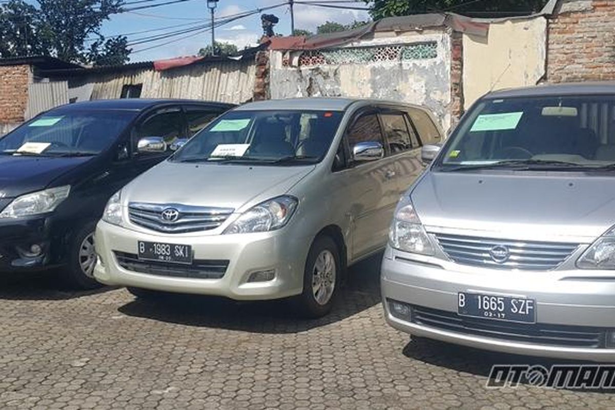 Mobil bekas rental Blue Bird