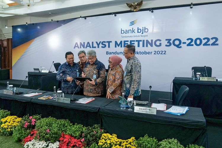 Direksi bank bjb saat menghadiri analys meeting triwulan III 2022. 
