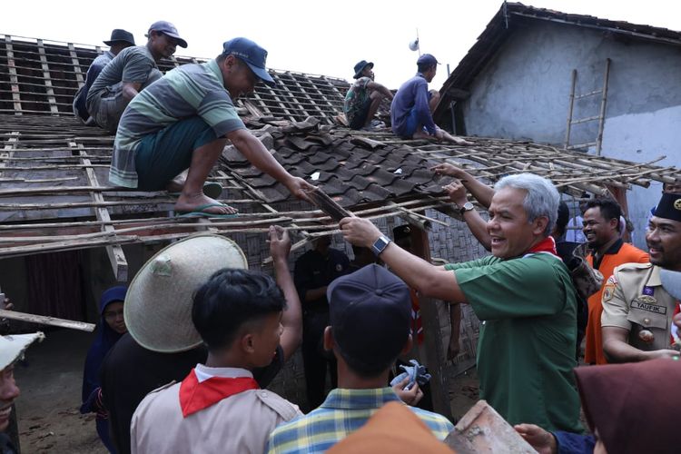 Gubernur Jawa Tengah Ganjar Pranowo, saat berbaur dengan masyarakat.