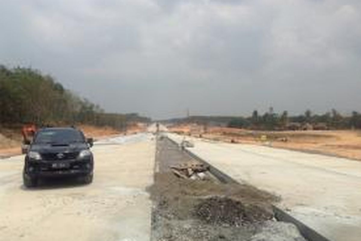 Proyek Jalan Tol Terbanggi Besar-Bakauheni, Lampung. Gambar diambil Jumat (6/11/2015).