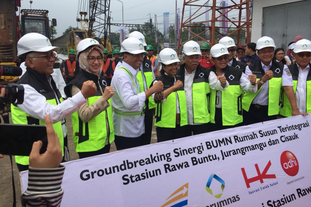 Menteri Perhubungan Budi Karya Sumadi, Menteri PUPR Basuki hadimuljono, dan Menteri BUMN Rini Soemarno serta Wali Kota Tangeran Airin Rachmi Diani melakukan groundbreaking Mahata Serpong yang terintegrasi Stasiun Rawa Buntu, Senin (10/12/12018).