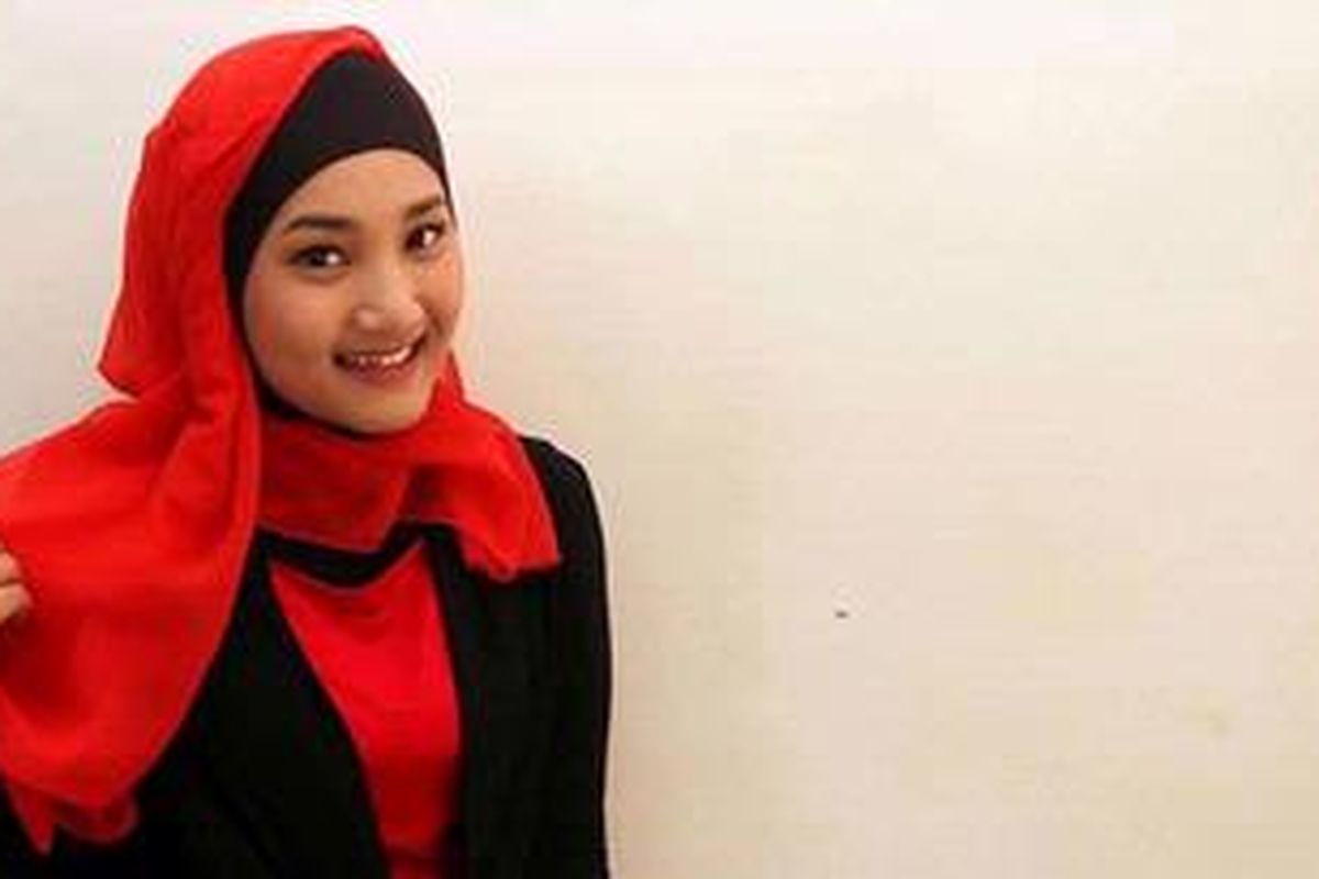 Finalis X Factor Indonesia Fatin Shidqia Lubis berfoto saat berkunjung ke kantor Redaksi Tribunnews.com di kawasan Palmerah Selatan, Jakarta Pusat, Selasa (9/4/2013). 