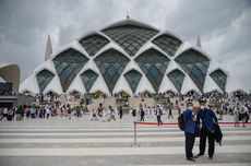 Masjid Al Jabbar Bikin Macet, Ini 4 Tips Jika Ingin Berkunjung