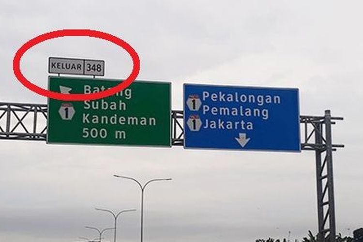 Rambu papan angka di jalan tol