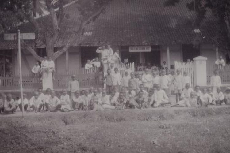 Hollandsch-Inlandsche School TAHUN 1920