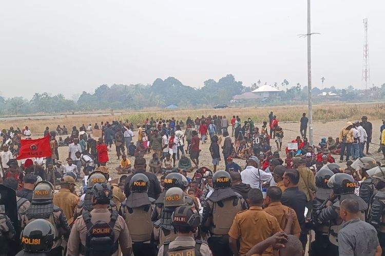 Pelajar di Nabire Demo Tolak MBG, BGN: Kewenangan Ada di Pusat