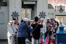 Makam Sunan Ampel serta Kisah Mbah Soleh dan Mbah Bolong