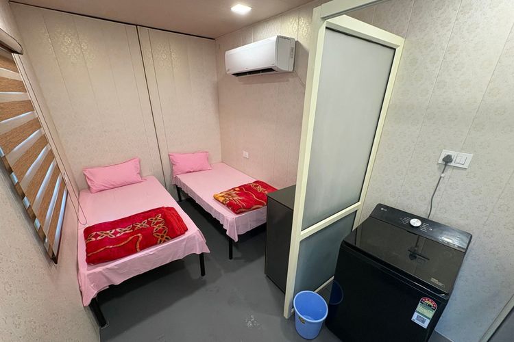 Tampilan kabin berbasis kontainer di India bagi para atlet yang bersiap mengikuti Asian Games Aichi-Nagoya 2026, di Netaji Subhas National Institute of Sports di Patiala pada 4 September 2026. Sports Authority of India (SAI) memperkenalkan contoh fasilitas penginapan atlet di Patiala dan Bengaluru, yang dirancang untuk meniru akomodasi di Jepang.