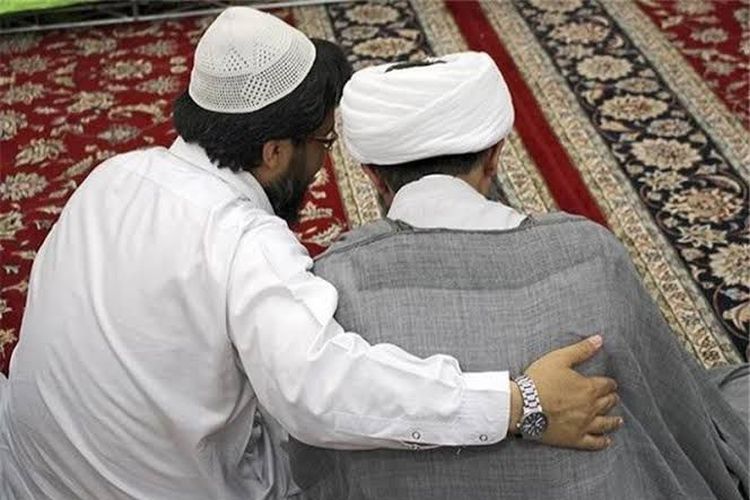 Sementara rakyat Iran hidup berdampingan secara damai dengan perbedaan agama dan sekolah… Page All