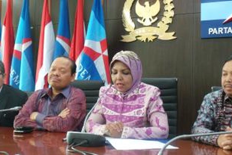 Fraksi Partai Demokrat menggelar jumpa pers terkait pergantian tujuh anggota fraksinya dalam susunan fraksi dan pimpinan komisi, Rabu (18/9/2013).