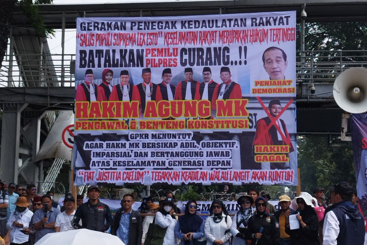 Demo di Patung Kuda, Gambir, Jakarta Pusat, Kamis (28/3/2024).
