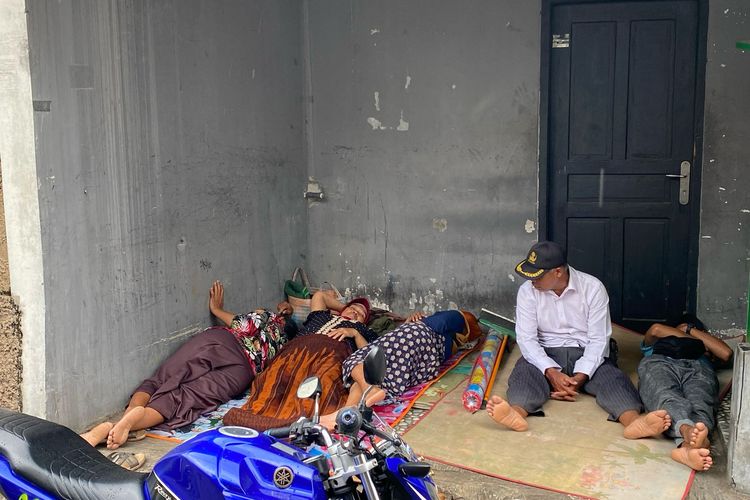 Kondisi Korban Banjir di Pejaten Timur: Tidur di Depan Ruko dan Waswas karena Cuaca Mendung