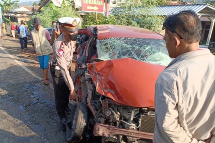 Polisi mendatangi lokasi kecelakaan beruntun di jalur selatan Jawa, tepatnya di Desa Alasmalang, Kecamatan Kemranjen, Kabupaten Banyumas, Jawa Tengah, Jumat (20/5/2022) pagi.