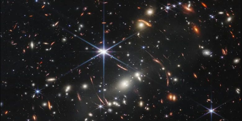Tangkapan layar foto alam semesta Teleskop Luar Angkasa James Webb. Gambar penuh warna yang diabadikan teleskop James Webb.