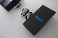 Melihat Isi Boks Galaxy Note 8 Versi Indonesia