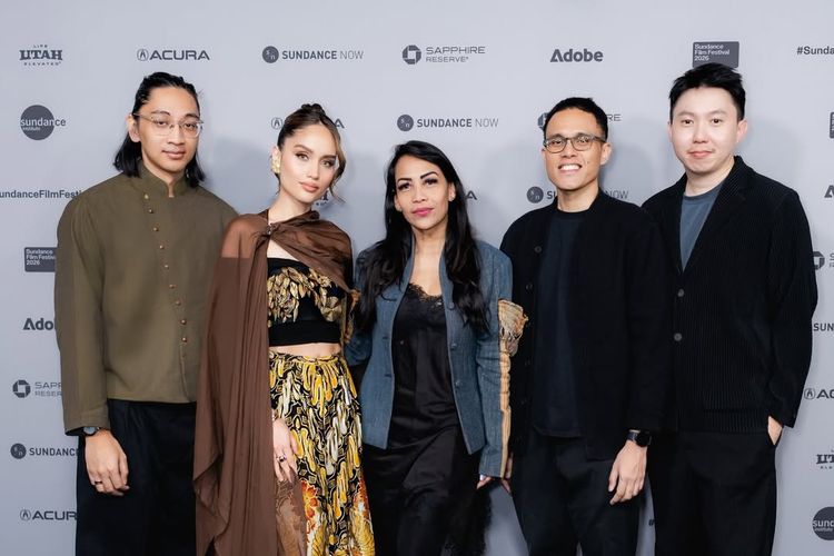 5 Detail Gaya Cinta Laura di Sundance Festival 2026, Kenakan Busana Batik