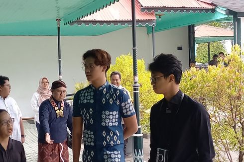 Cucu Sultan HB X Ajak Alam Ganjar Keliling Keraton Yogyakarta