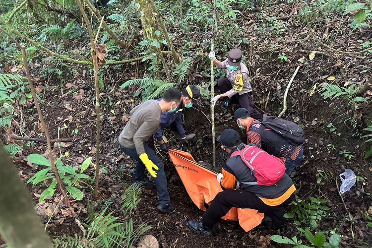 Mayat Pria Ditemukan di Hutan Jatiluwih Tabanan, Polisi Temukan Tas dan iPhone di Lokasi