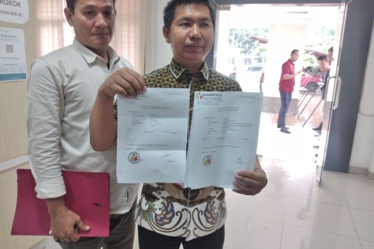 Hasanal Mulkan, kuasa hukum dua Caleg di Empat Lawang yang mengaku bahwa adanya jual beli surat suara di TPS saat Pemilu. Temuan itupun kini sudah dilaporkan ke Bawaslu Sumatera Selatan.