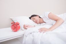 Manfaat Tidur dengan Sarung Bantal Sutra untuk Kesehatan Rambut