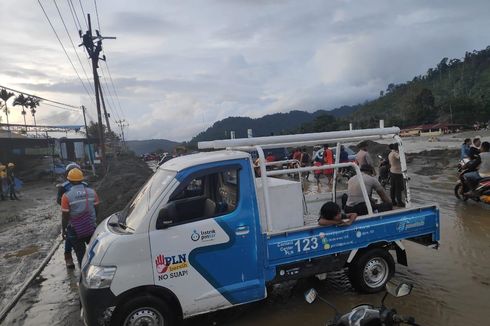 PLN Pulihkan 47 Gardu Distribusi di Lokasi Bencana Banjir Bandang Jayapura